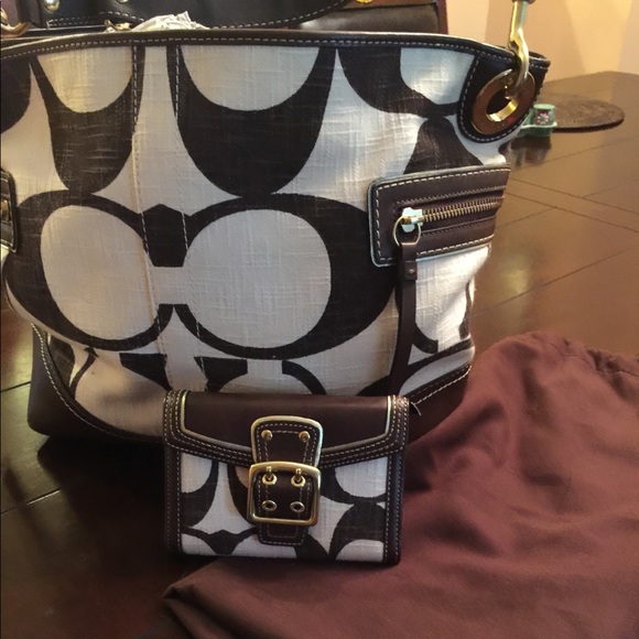 Coach purse and matching wallet - Picture 1 of 8
